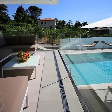 Designed With Swimming Pool Near The Apartament Opatija