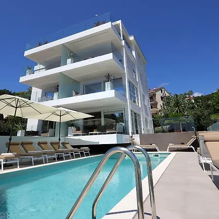 Designed With Swimming Pool Near The Apartment