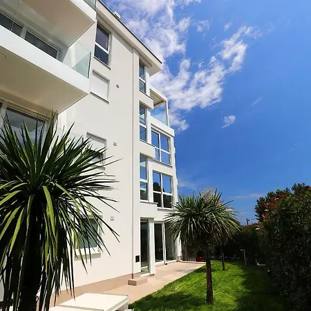Apartment Designed With Swimming Pool Near The Opatija