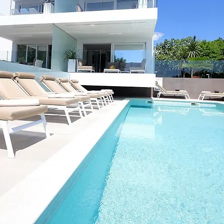 Apartment Designed With Swimming Pool Near The Opatija
