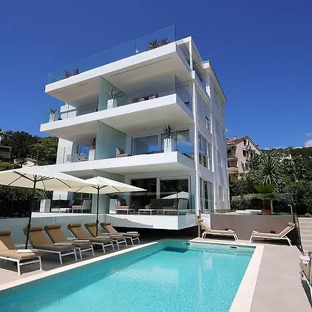 Designed With Swimming Pool Near The Apartment