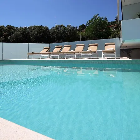 Apartment Designed With Swimming Pool Near The Opatija